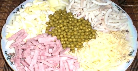 Салат из кальмаров и ветчины