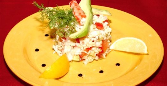 Летний салат из крабовых палочек