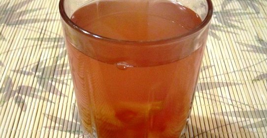 Компот из слив с лимоном и изюмом