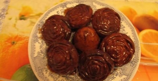 Кексы минские медовые с шоколадной глазурью