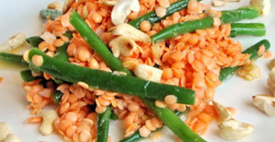 Салат из стручковой фасоли и красной чечевицы
