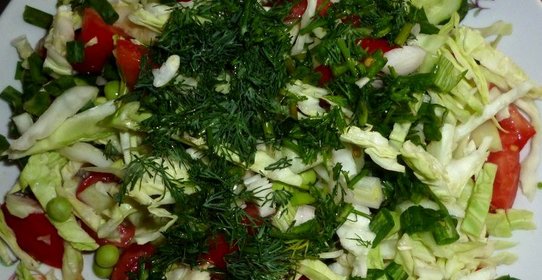 Салат с зеленым горошком