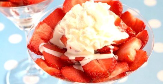 Клубника с йогуртовым кремом