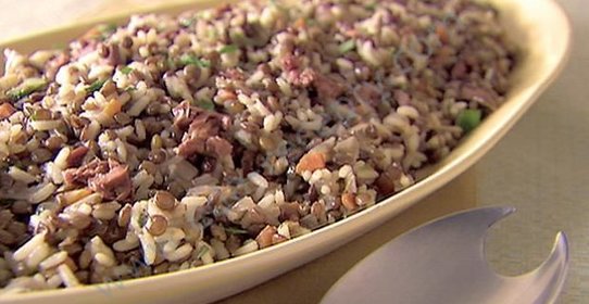 Салат из риса и чечевицы