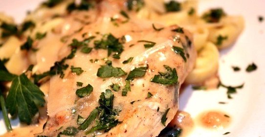 Грудки под сливочным соусом