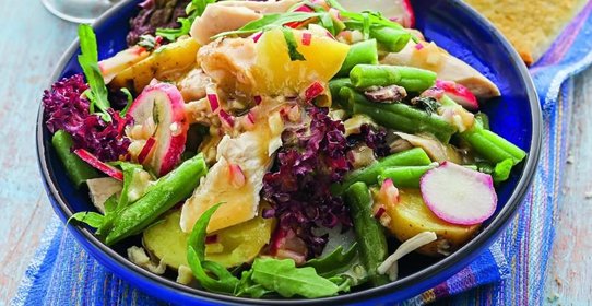 Салат из курицы с фасолью