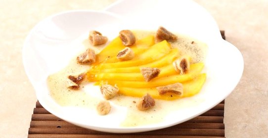 Мусс личи с манго в саке