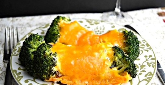 Брокколи в духовке со сметаной