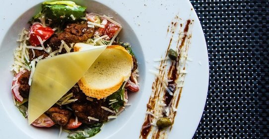 Салат «Цезарь» с куриной печенью