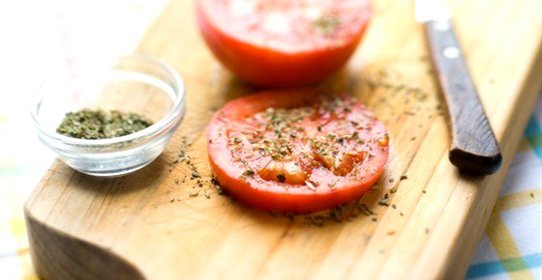 Салат из запеченных помидоров