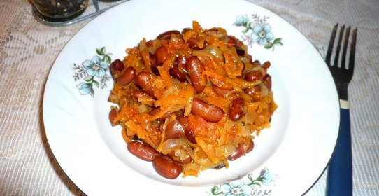 Фасоль тушеная с овощами