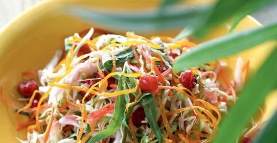 Салат диетический капустный