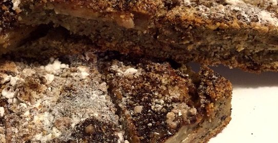 Грушево-банановый пирог на гречневом тесте