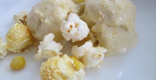 Кукурузное мороженое с попкорном и хлопьями