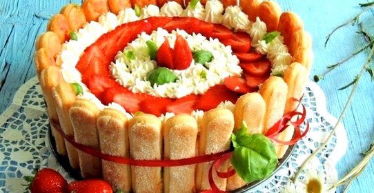 Клубнично-базиликовый тирамису