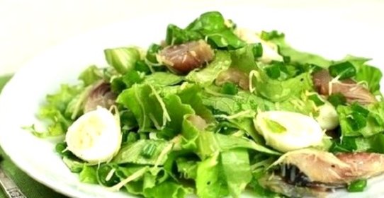 Салат из рыбы и яиц