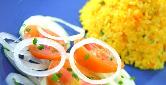 Салат из огурцов и лука