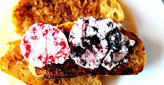 Французские тосты с ягодным маслом