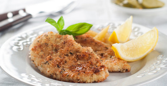Куриное филе, запеченное в сухарях