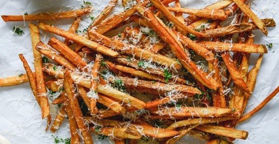 Батат с чесноком и пармезаном