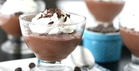 Шоколадный пудинг со взбитыми сливками