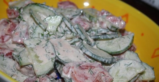 Легкий овощной салат со сметанно-горчичной заправкой