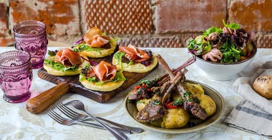 Каре ягненка с пряным картофелем