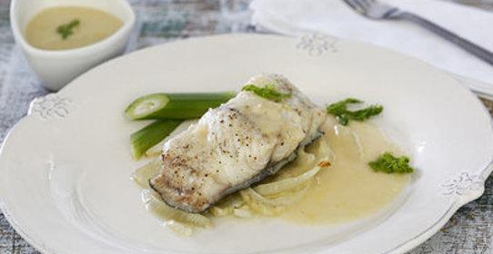 Черная треска, запеченная в фольге, с соусом из фенхеля