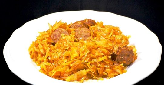 Тушеная капуста с сосисками