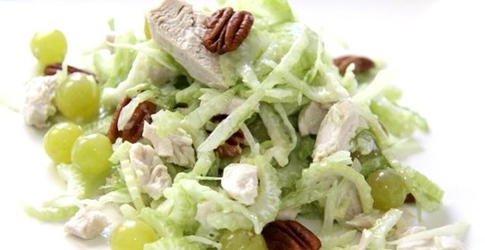 Салат с отварной курицей