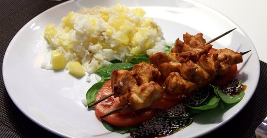 Балинезийское соте из курицы с рисом и ананасами