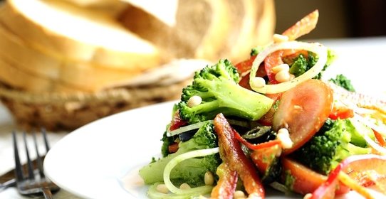 Салат из капусты брокколи