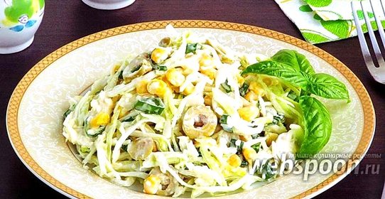 Салат из капусты, адыгейского сыра и кукурузы