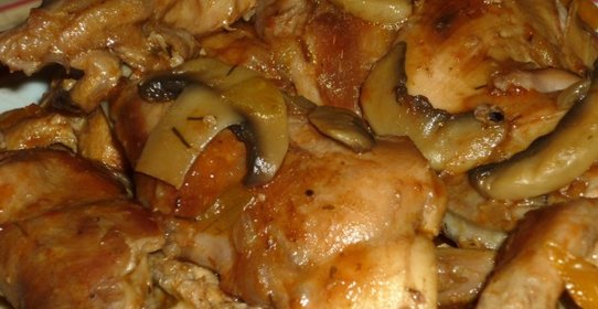 Нежный кролик в подливе