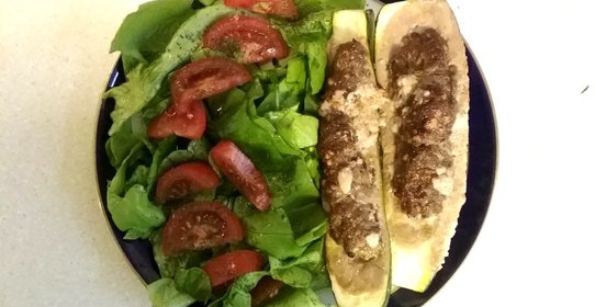 Цукини, фаршированные мясным фаршем с ворчестерским соусом