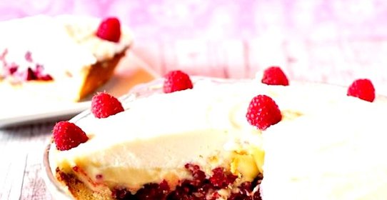 Пирог с малиной и ванильным кремом