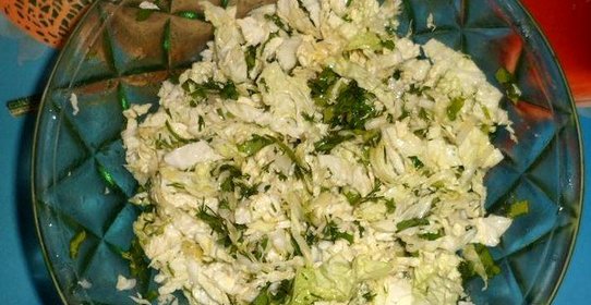 Салат из пекинской капусты с зеленью