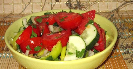 Салат из огурцов и помидоров
