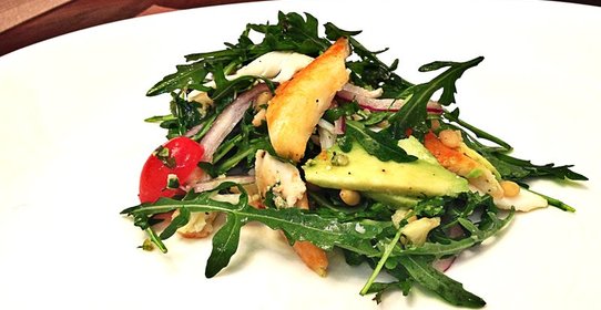 Пряная руккола с камчатским крабом