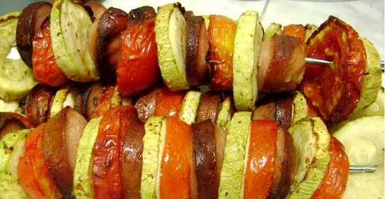 Сардельки в духовке на шпажках