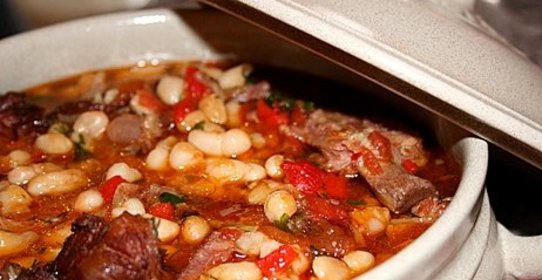 Ребрышки с фасолью