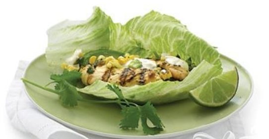 Курица с кукурузой, чили и салатом