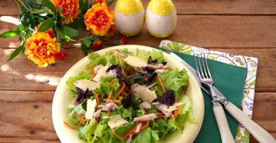 Салат с копченой курицей и корейской морковкой
