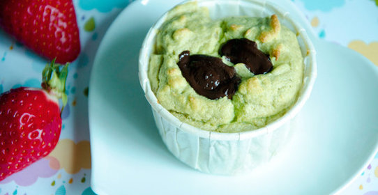 Суфле из авокадо с шоколадной начинкой