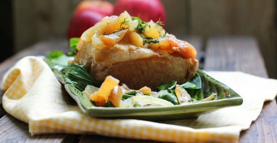 Свиная корейка с яблоками