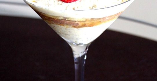 Творожный трифл с яблоками и корицей