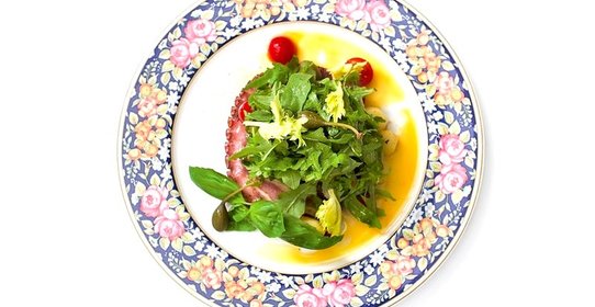 Теплый салат с картофелем и осьминогом