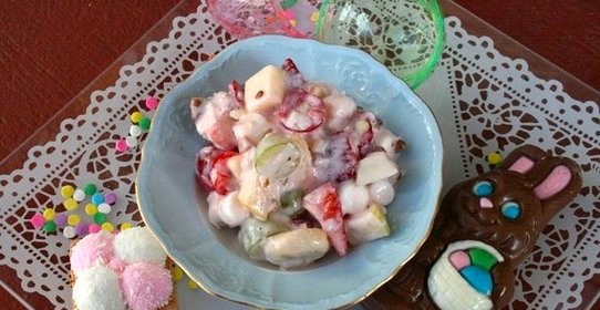 Фруктовый салат со сметаной