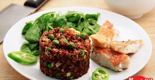 Красный рис с рыбой