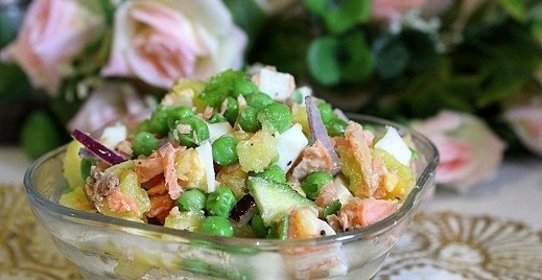 Салат из форели с зеленым горошком